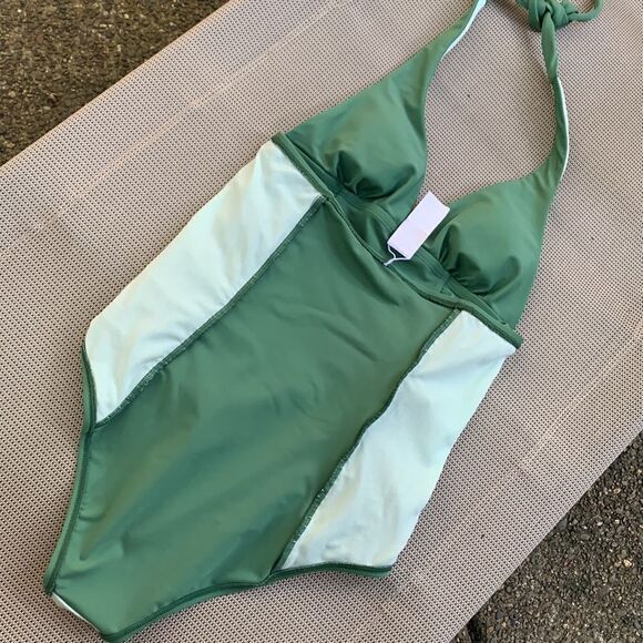 🟢3 items for $20—-CUPSHE one piece swimsuit halter style ruching partial lining - Picture 8 of 9